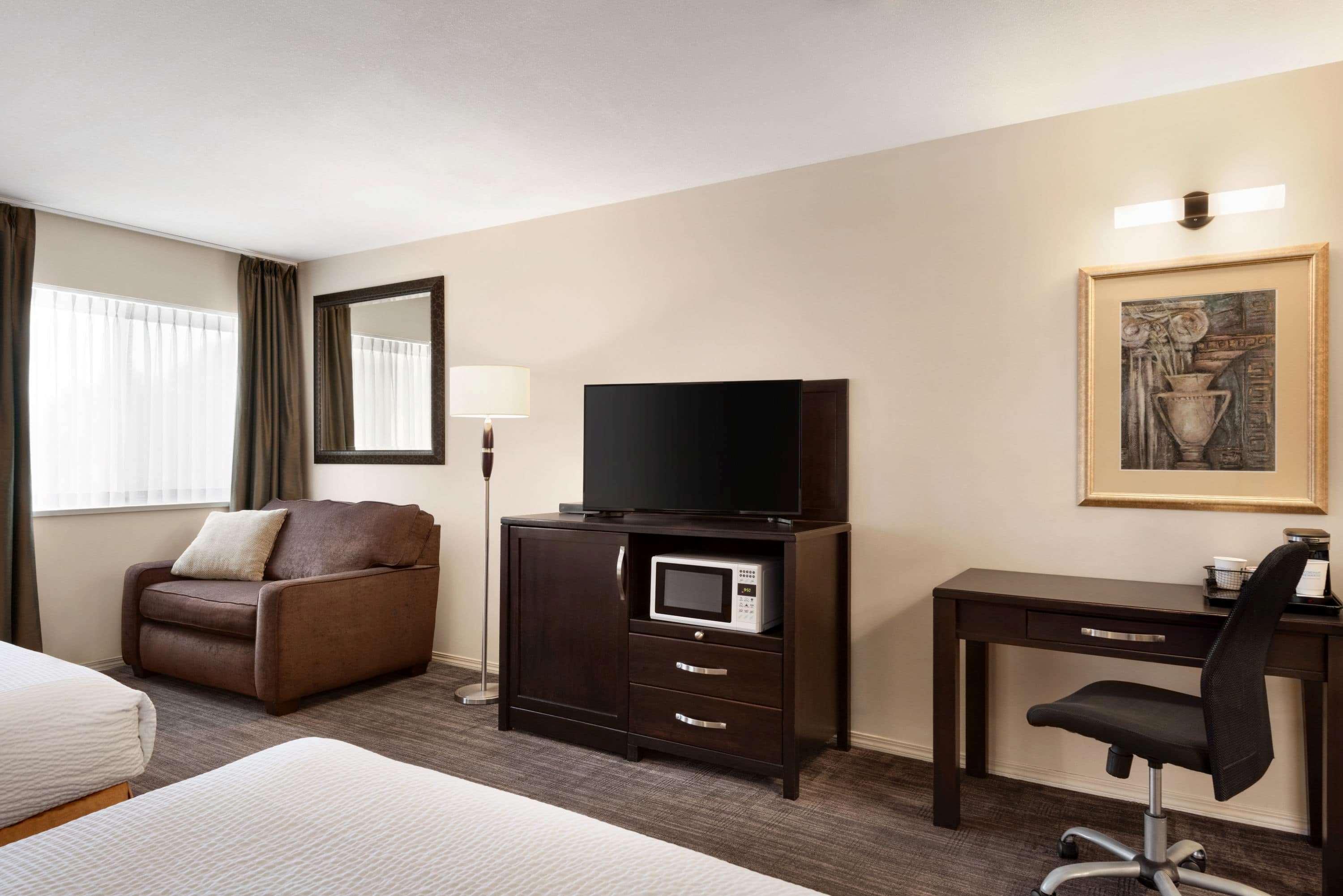 Days Inn By Wyndham Келоуна Екстериор снимка
