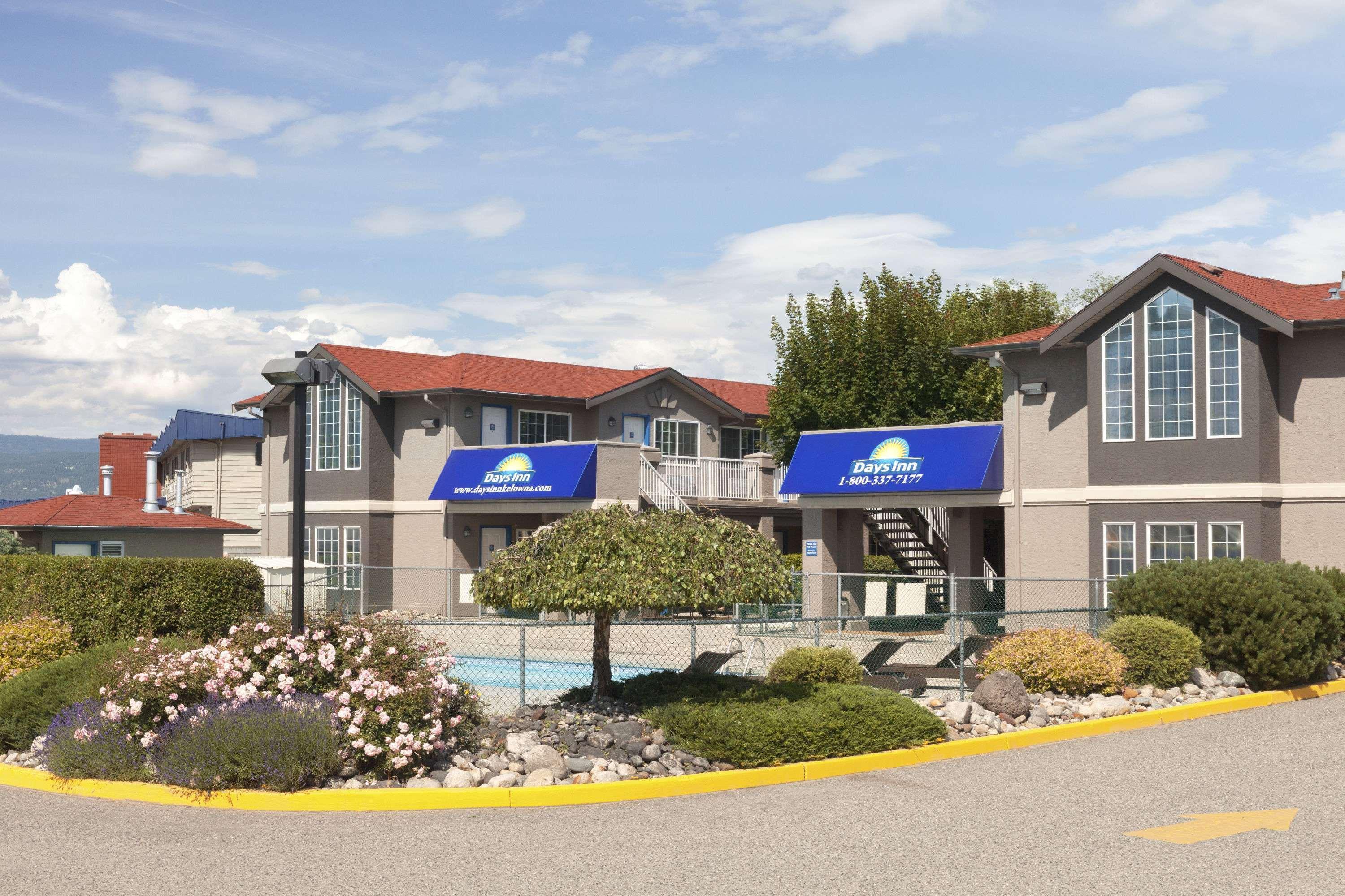 Days Inn By Wyndham Келоуна Екстериор снимка