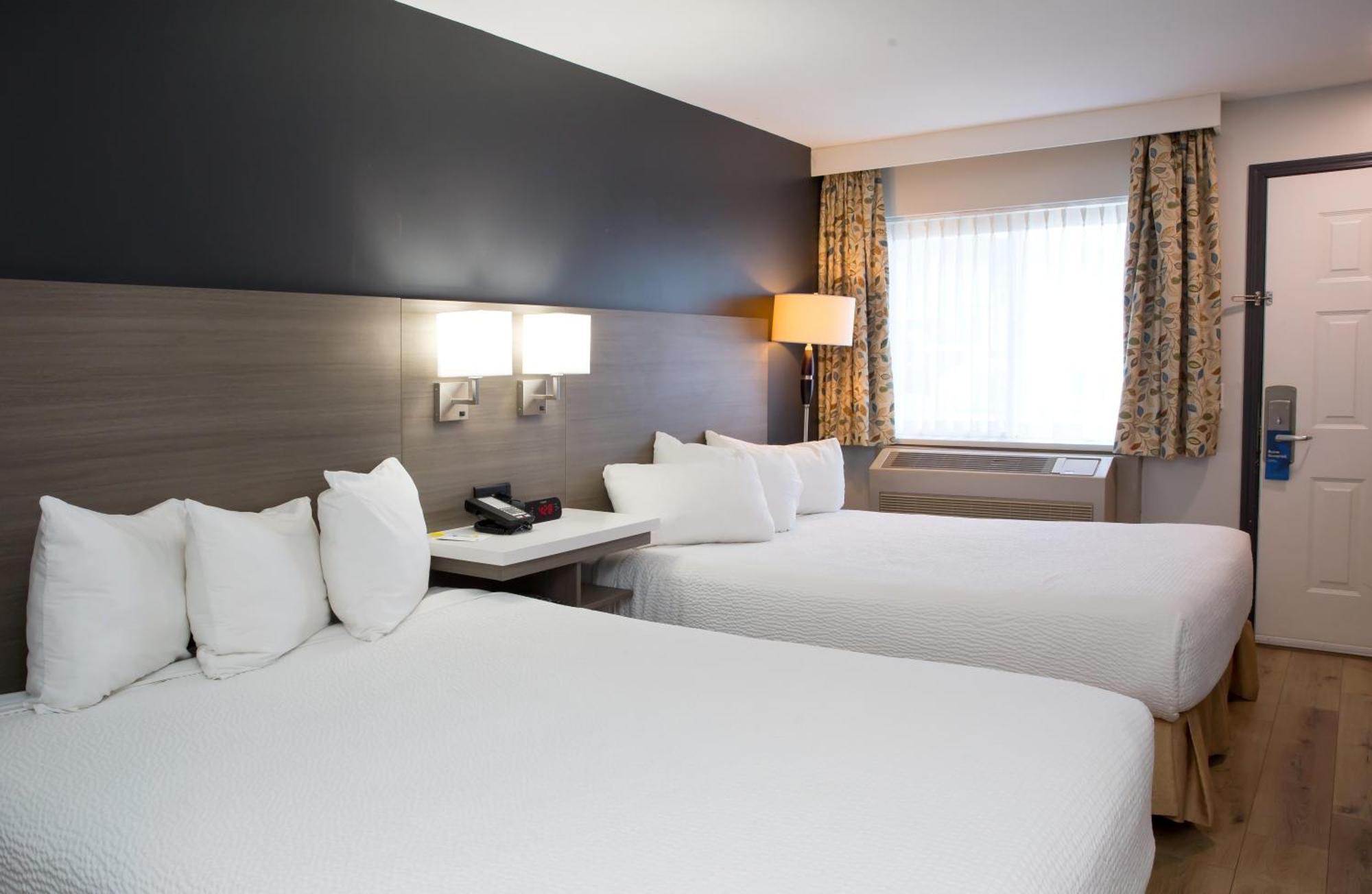 Days Inn By Wyndham Келоуна Екстериор снимка